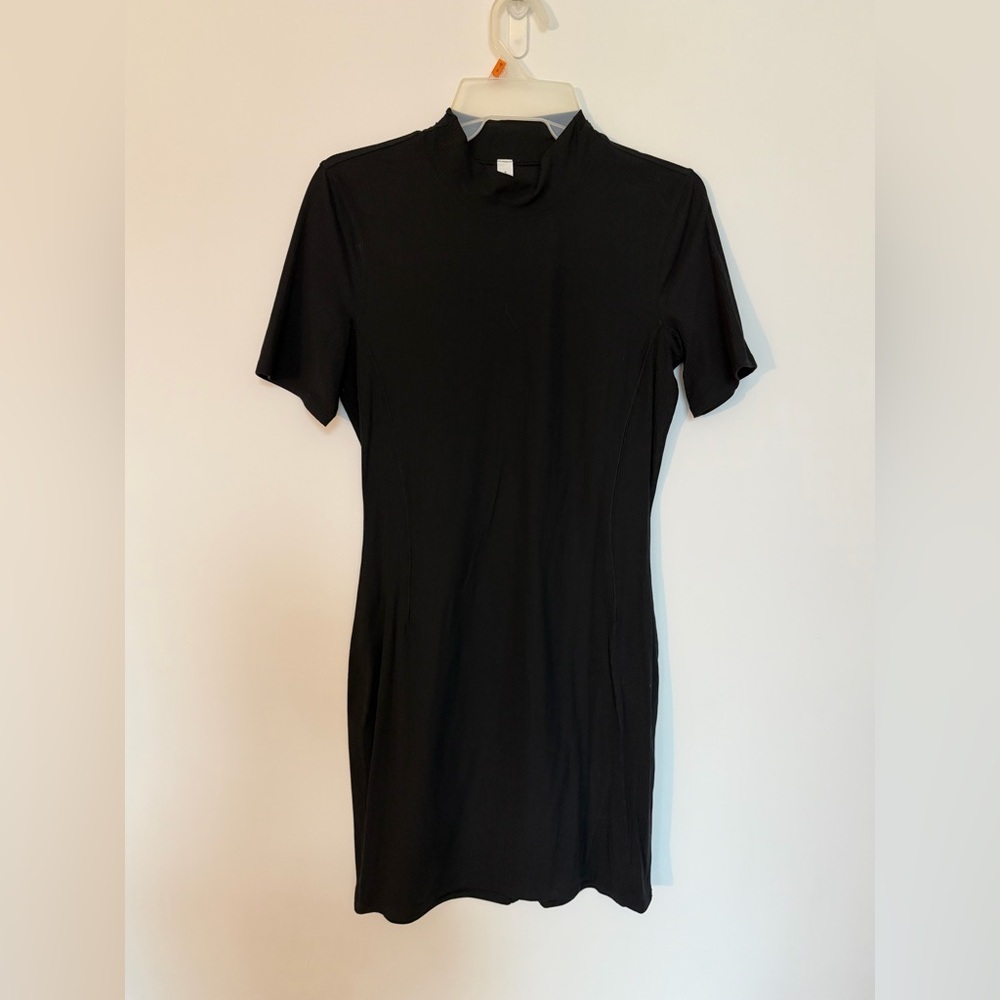 Lululemon ribbed Black Short Sleeve Dress